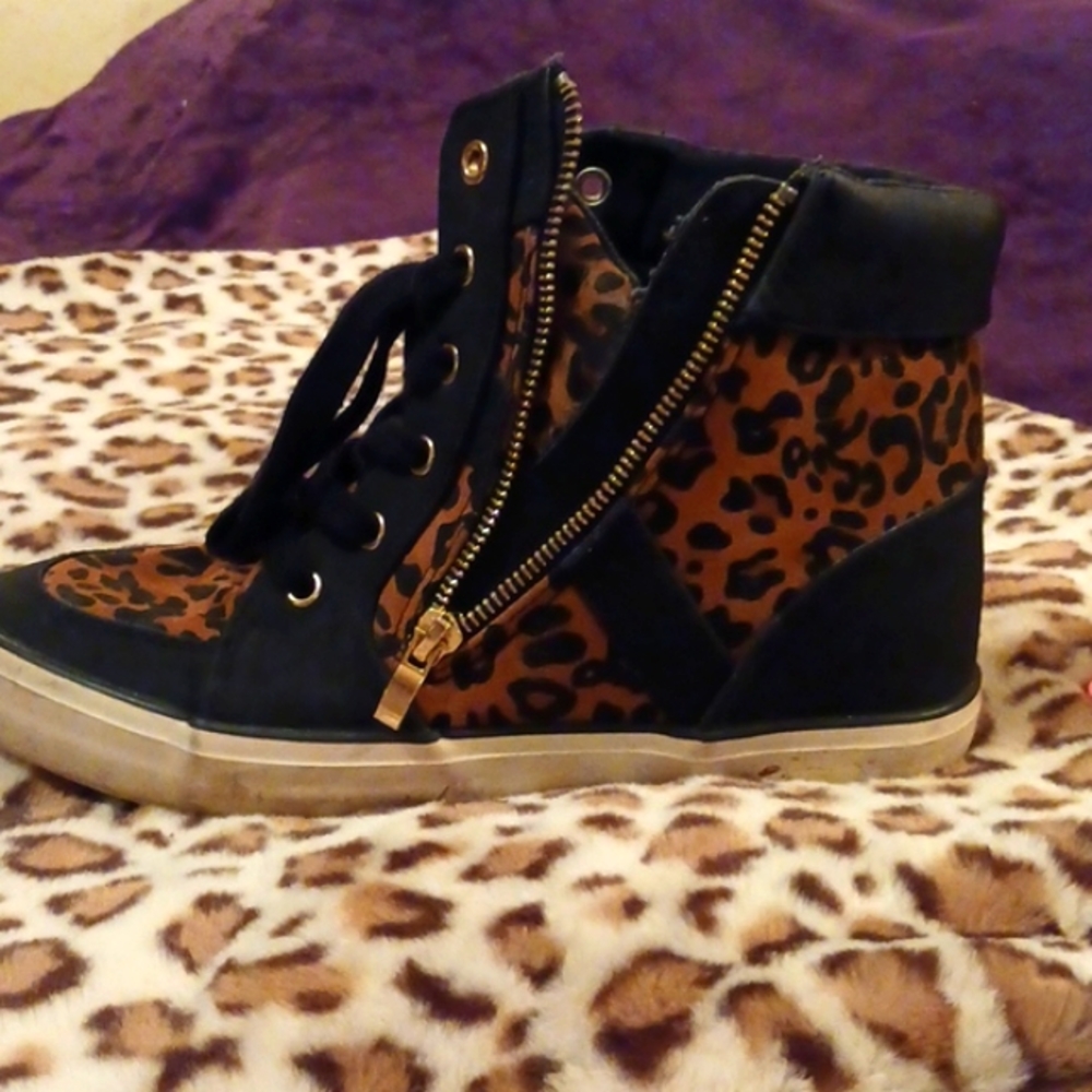 FINAL PRICE before donate! ShoeDazzle Sz 8 Leopard Hidden Wedge Tennis shoes - Picture 4 of 16
